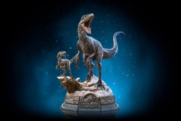 Iron Studios - Jurassic World - Blue and Bate - Art Scale Staute