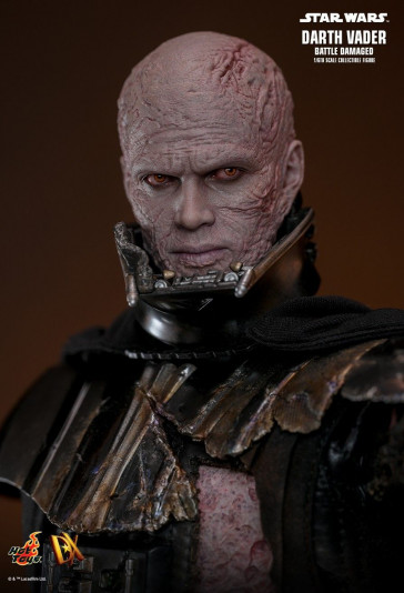 Hot Toys - Darth Vader - Battle Damaged - Deluxe Version