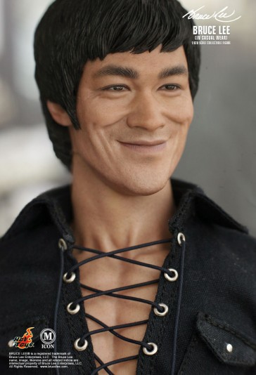 Bruce Lee Collectible Figure (In Casual Wear) - Hot Toys