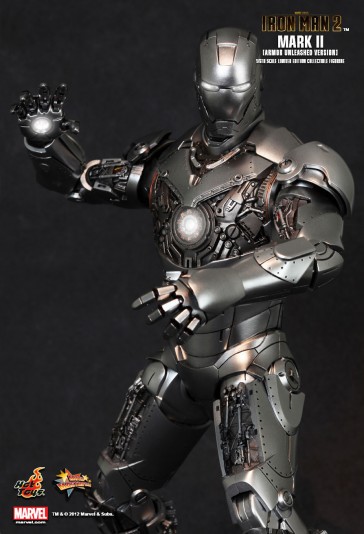 Iron Man Mark II Armor Unleashed Version - Hot Toys