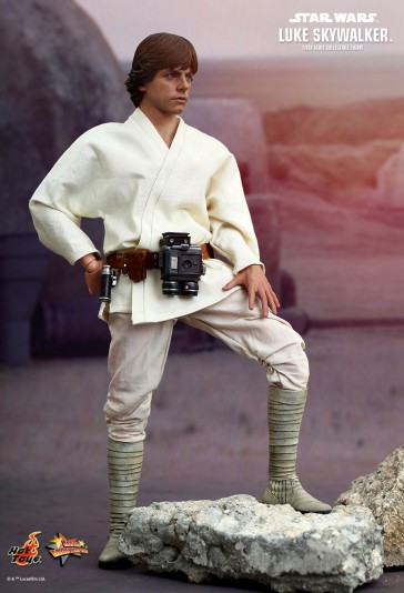 Luke Skywalker - Star Wars: Episode IV by Hot Toys