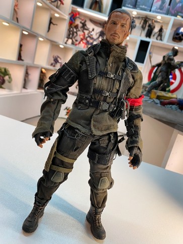 Hot Toys - Terminator - Salvation - John Connor Final Battle Version - Ausstellungsstück