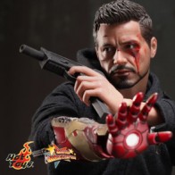 Hot Toys - Tony Stark - The Mechanic Ausstellungsstück / Display Item