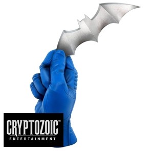Cryptozoic - DC Hand Statue - Batman with Batarang