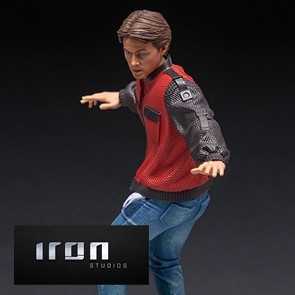 Iron Studios - Marty McFly on Hoverboard - Back to the Future Part II - Art Scale