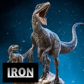 Iron Studios - Jurassic World - Blue and Bate - Art Scale Staute