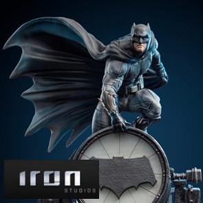 Iron Studios - Batman on Batsignal - Zack Snyder's Justice League - Art Scale Deluxe