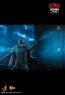 Hot Toys - Batman and Bat-Signal