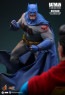 Hot Toys - Batman Battle Damaged - Batman: The Dark Knight